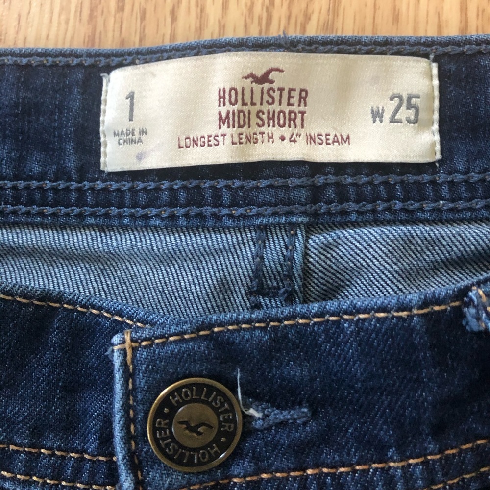 Hollister mid waisted jean shorts - Picture 3 of 3
